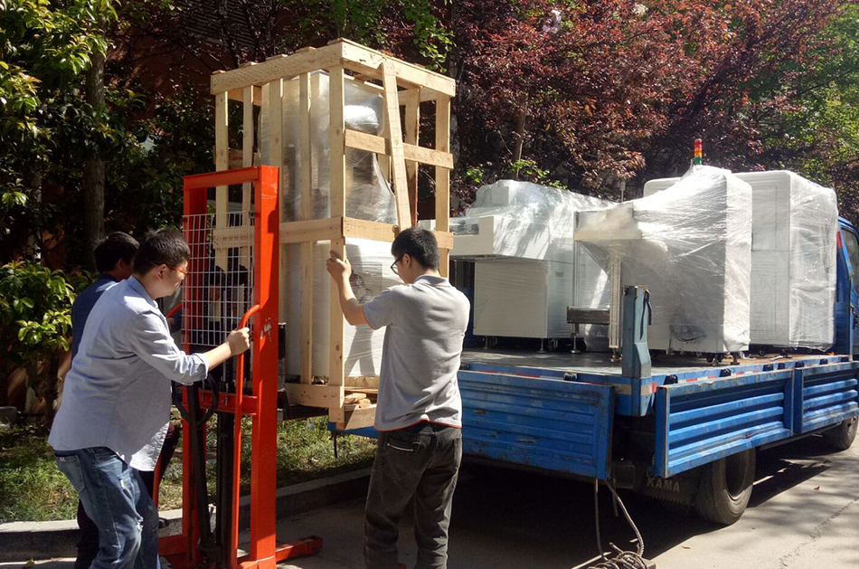 丹陽客戶SMT設(shè)備專車送貨，貨到上門安裝調(diào)試