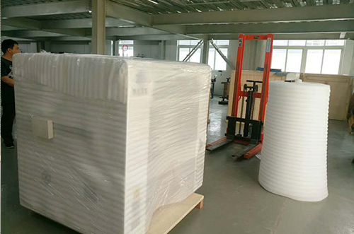 貴州客戶SMT設(shè)備專車送貨，貨到上門安裝調(diào)試