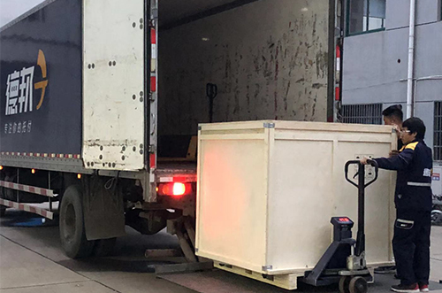 寧德客戶SMT設(shè)備專車送貨，貨到上門安裝調(diào)試