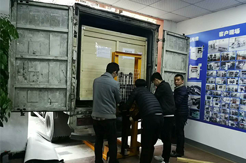 蚌埠客戶SMT設(shè)備專車送貨，貨到上門安裝調(diào)試