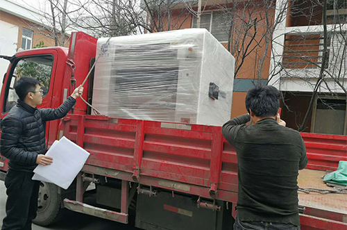 臺(tái)州客戶SMT設(shè)備專車送貨，貨到上門安裝調(diào)試