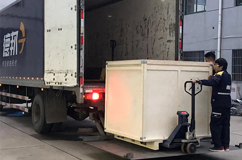 寧德客戶SMT設(shè)備專車送貨，貨到上門安裝調(diào)試